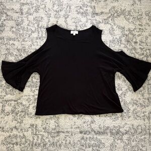 NYTT Black Cold-Shoulder Flared Sleeve Top
